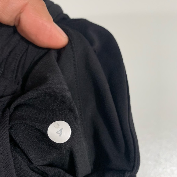 Lululemon pants size 4. - Picture 2 of 8